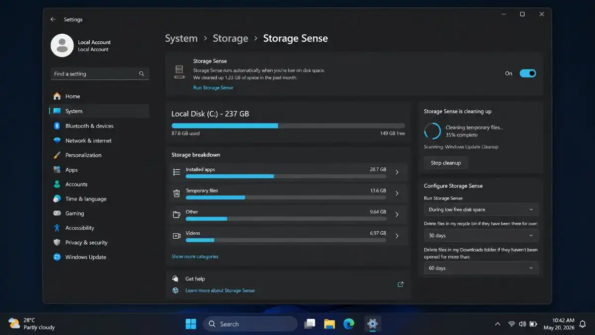 Windows 11 Storage Sense settings for freeing disk space